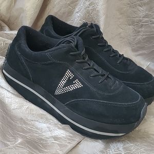 volatile women's expulsion fashion sneaker